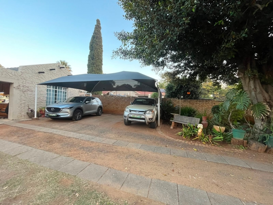 4 Bedroom Property for Sale in Safari Gardens North West